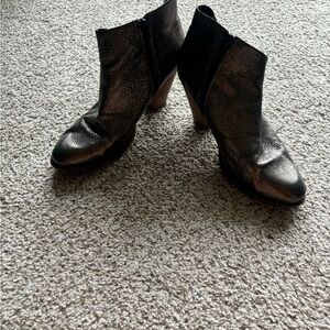Aldo gold shimmer leather booties | 8.5